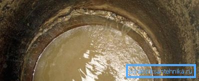 Nehody a odtlakování pláště vedou k vstupu nečistot do přívodu vody. Nehody a odtlakování pláště vedou k vstupu nečistot do přívodu vody.
