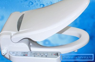 Automatický víceúčelový obal-bidet. Automatický víceúčelový obal-bidet.
