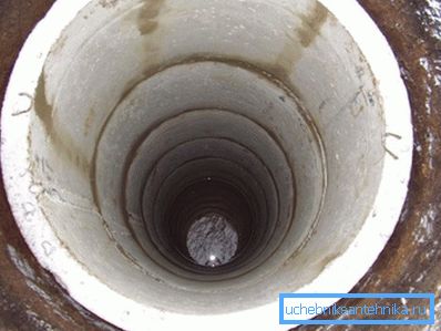 Betonové kroužky se spouštěly do šachty
