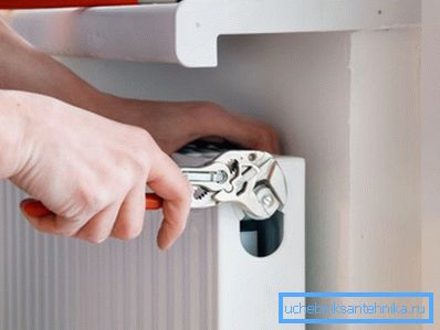 Bimetalické topné radiátory se spodním připojením jsou instalovány v podzemních nebo palubních potrubích. Bimetalické topné radiátory se spodním připojením jsou instalovány v podzemních nebo palubních potrubích.