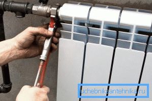 Bimetalický radiátor vhodný pro instalaci do bytů s ústředním vytápěním Bimetalický radiátor vhodný pro instalaci do bytů s ústředním vytápěním