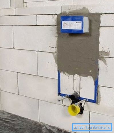 Bloková instalace nemá žádný kontakt s podlahou