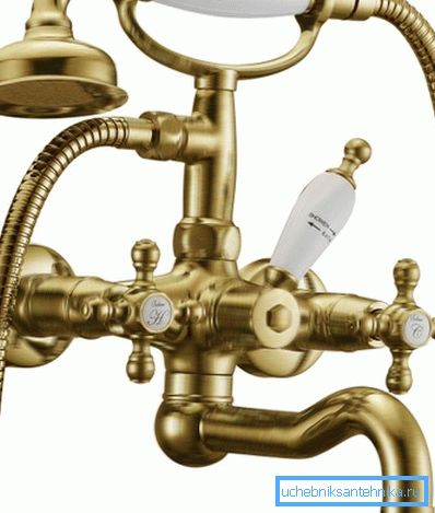 Bronzová baterie se sprchou vypadá luxusní Bronzová baterie se sprchou vypadá luxusní
