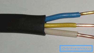 Čím větší je výkon systému, tím silnější je kabel.
