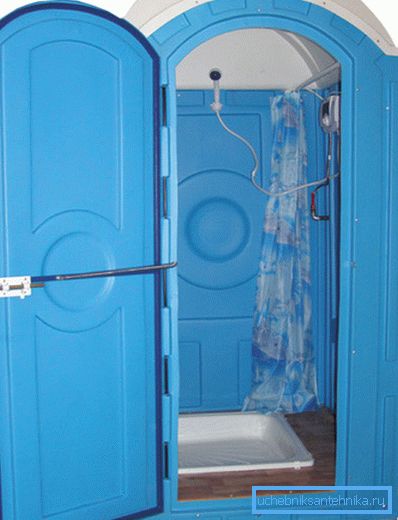 Pro zajištění hygieny v místech, kde vzniknou potíže, je zapotřebí venkovská nebo budová sprcha Pro zajištění hygieny v místech, kde vzniknou potíže, je zapotřebí venkovská nebo budová sprcha