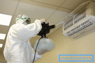 Dokonce i konvenční klimatizační jednotky, které jsou typem ventilačního systému, je třeba dezinfikovat. Dokonce i konvenční klimatizační jednotky, které jsou typem ventilačního systému, je třeba dezinfikovat.
