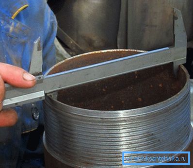 Průměr potrubí musí být větší než 127 mm.