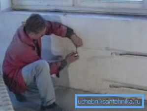 Chcete-li upevnit chladič, musíte nainstalovat závorky Chcete-li upevnit chladič, musíte nainstalovat závorky