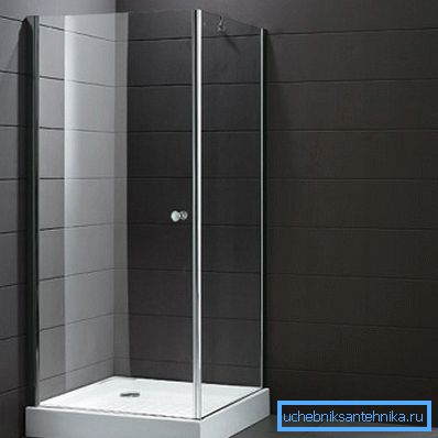 Sprchový kout 80 cm o 90 cm vám umožní získat více volného prostoru.
