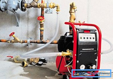 Elektrické čerpadlo je schopno pumpovat dlouhý řetězec trubek na velkém objektu. Elektrické čerpadlo je schopno pumpovat dlouhý řetězec trubek na velkém objektu.
