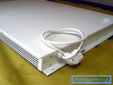Elektrické panely jsou připojeny k běžné zásuvce.