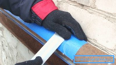 Upevnění topného kabelu na kovovou trubku Upevnění topného kabelu na kovovou trubku