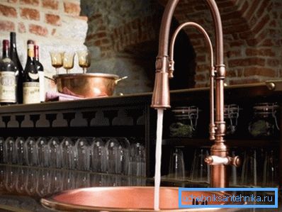 Foto vinobraní měděný model