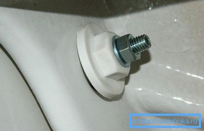 Ořechy nemusí být úplně utáhnuty. Ořechy nemusí být úplně utáhnuty.