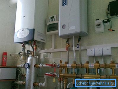 Plynový kotel Ariston může být součástí kombinované topné sítě se záložním elektrickým kotlem Plynový kotel Ariston může být součástí kombinované topné sítě se záložním elektrickým kotlem