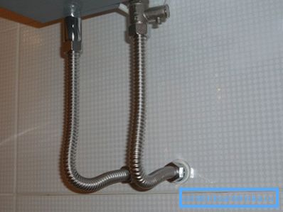 Flexibilní přívod vody