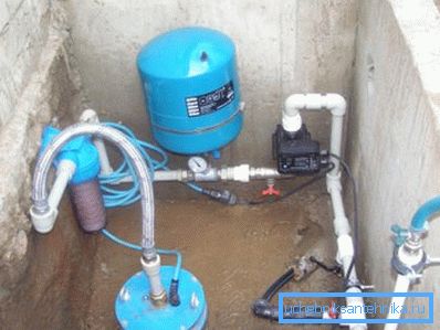 Hydroakumulátor a řídicí zařízení v kosezu