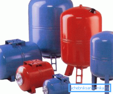 Hydroakumulátor lze umístit kdekoli ve vodovodním systému. Hydroakumulátor lze umístit kdekoli ve vodovodním systému.