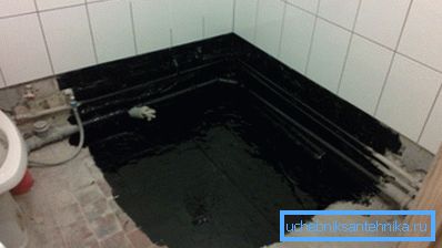 Hydroizolace je prováděna s voláním na stěnách