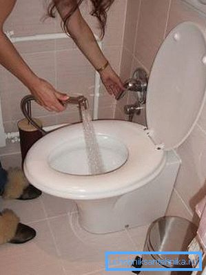 Hygienická sprcha může být použita pro různé domácí účely.
