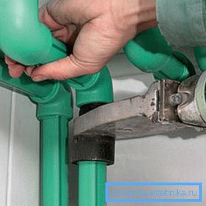 Nejdůležitější věcí není poškození matice, jinak dojde k přerušení těsnosti spojení