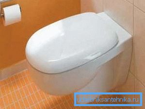 Připravené šumivé tablety mohou být spuštěny do záchodové mísy. Připravené šumivé tablety mohou být spuštěny do záchodové mísy.