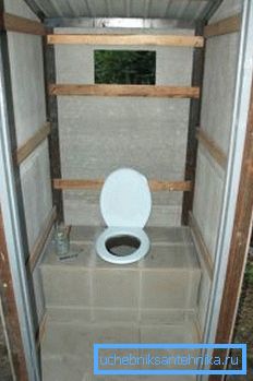 Připraveno k použití venkovní WC