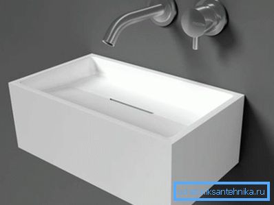 Zajímavý design umyvadla v malé koupelně Zajímavý design umyvadla v malé koupelně