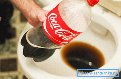 Použijte Coca Cola k čištění toalety. Použijte Coca Cola k čištění toalety.