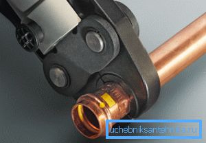 Výrobky jsou zapečetěny pomocí kleští pomocí speciálních kleští, instrukce vám řekne, jak to udělat správně