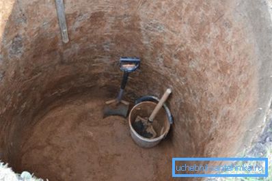 Bohužel, dokonce tisíce let později, kopání studny je výhradně ručně vyrobené. Bohužel, dokonce tisíce let později, kopání studny je výhradně ručně vyrobené.