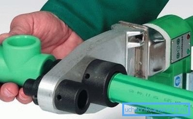 Jak připojit vodovodní potrubí z polypropylenu s páječkou Jak připojit vodovodní potrubí z polypropylenu s páječkou