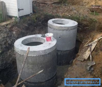 Kamenné betonové jamky ve fázi dokončení