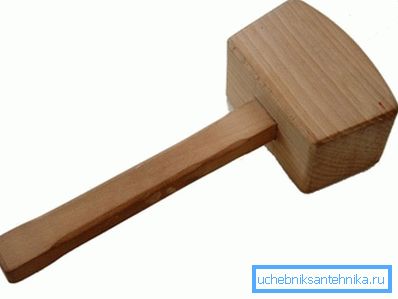 K ohýbání plechů je zapotřebí palička. K ohýbání plechů je zapotřebí palička.
