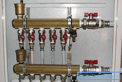 Přívod vody z kolektoru Přívod vody z kolektoru