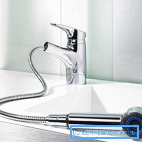 Design se zvláštní sprchou, což velmi usnadňuje provoz Design se zvláštní sprchou, což velmi usnadňuje provoz