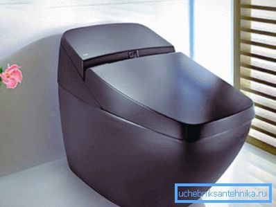 Špičková toaletní mísa s fialovým odstínem se dokonale hodí do minimalistického designu.