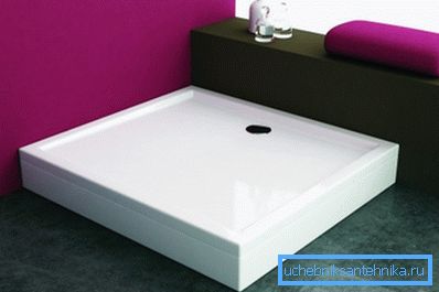 Lakonický design a jednoduchost tvarů je charakteristickým znakem moderního interiéru. Lakonický design a jednoduchost tvarů je charakteristickým znakem moderního interiéru.