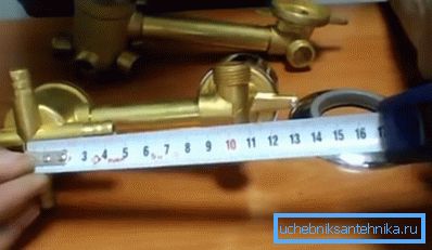 Mezi osami 100 mm
