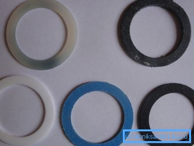 Těsnící kroužky pro baterie jsou vyrobeny z různých materiálů.