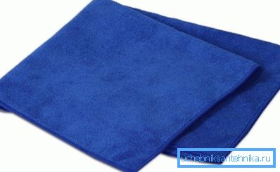 Mikrovlákno dokonale absorbuje vlhkost a odstraňuje různé nečistoty.