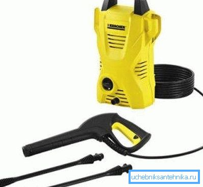 Mini-dřez, který lze použít jako zdroj tlaku pro hydrodynamické čištění Mini-dřez, který lze použít jako zdroj tlaku pro hydrodynamické čištění