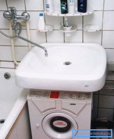 Miniaturní stroj.