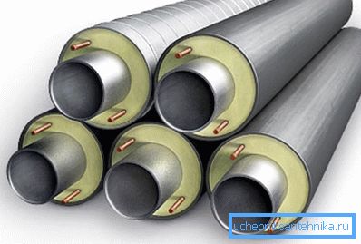 Vícevrstvá konstrukce s ochranným krytem z pozinkovaného a polyetylénu Vícevrstvá konstrukce s ochranným krytem z pozinkovaného a polyetylénu