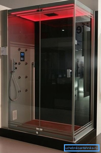 Model s infračervenou saunou.