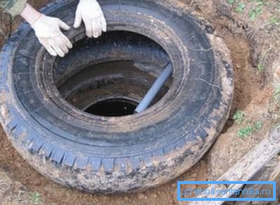 Instalace drenážních konstrukcí z pneumatik.