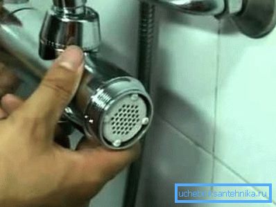 Instalaci sprchového filtru