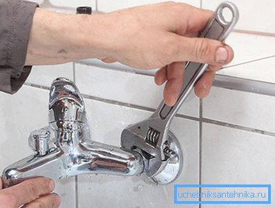 Instalace pouzdra přístroje. Instalace pouzdra přístroje.
