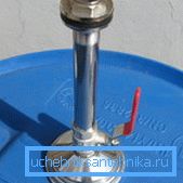 Instalace trysky jeřábem na jeřábu Instalace trysky jeřábem na jeřábu