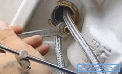 Instalace přívodu vody do umyvadla Instalace přívodu vody do umyvadla
